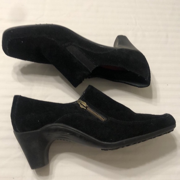 Women’s size 8 aerosoles black leather booties style at last with side zipper - Picture 14 of 15